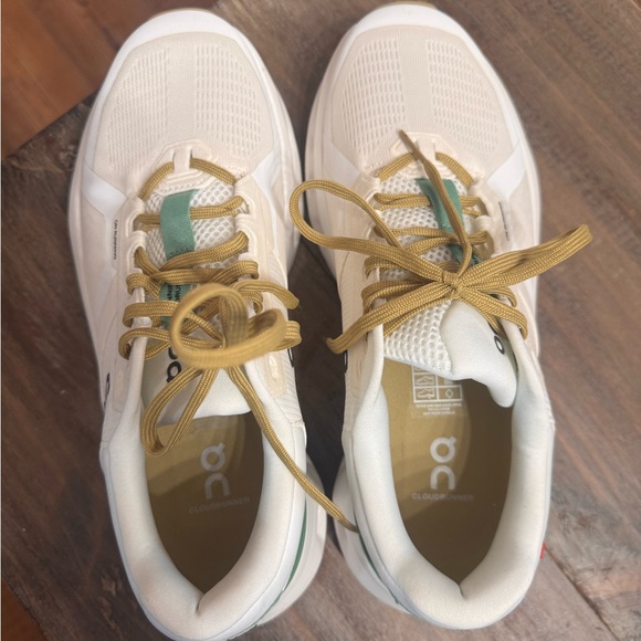 On Running Women's Athletic Shoes - White and Green - Picture 3 of 5